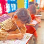 آموزش زبان قبل از دبستان یا بعد از مدرسه؟